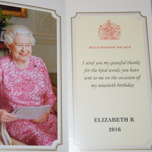 Die 3a-Klasse freut sich über die Post von Königin Elisabeth II.