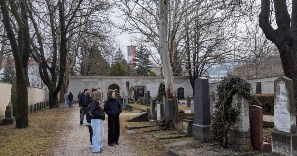 Besuch des jüdischen Friedhofs