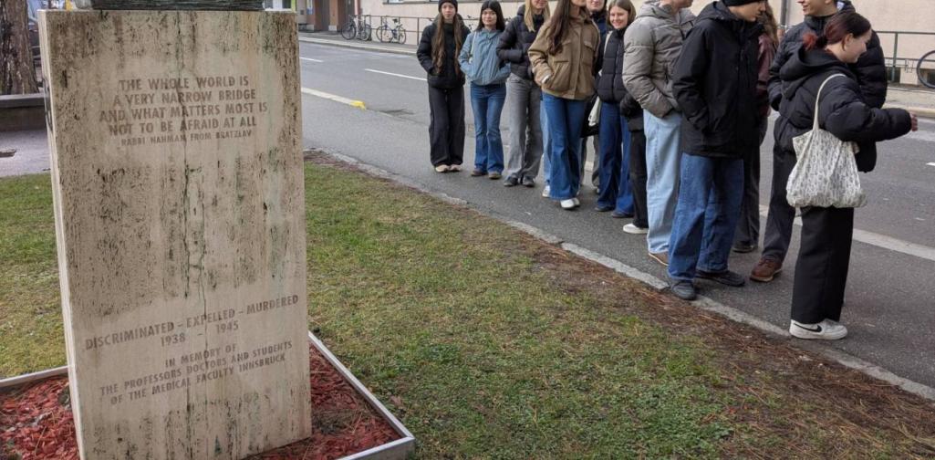 Besuch des jüdischen Friedhofs Besuch des jüdischen Friedhofs